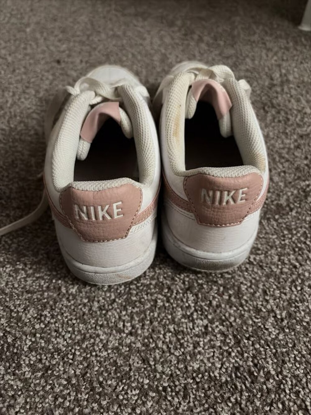Women's Low-Top Basketball Shoes - Picture 3 of 3